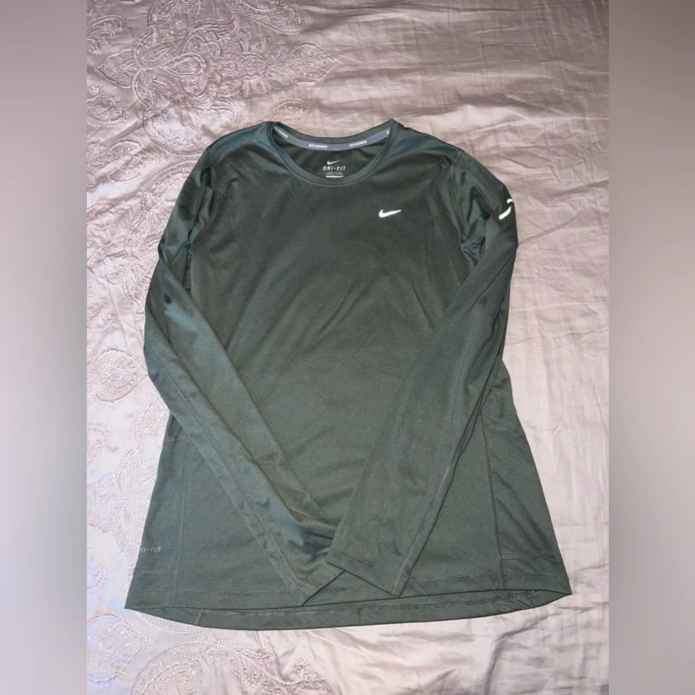 Nike Dri-FIT Grey Long Sleeve Running Top Size L